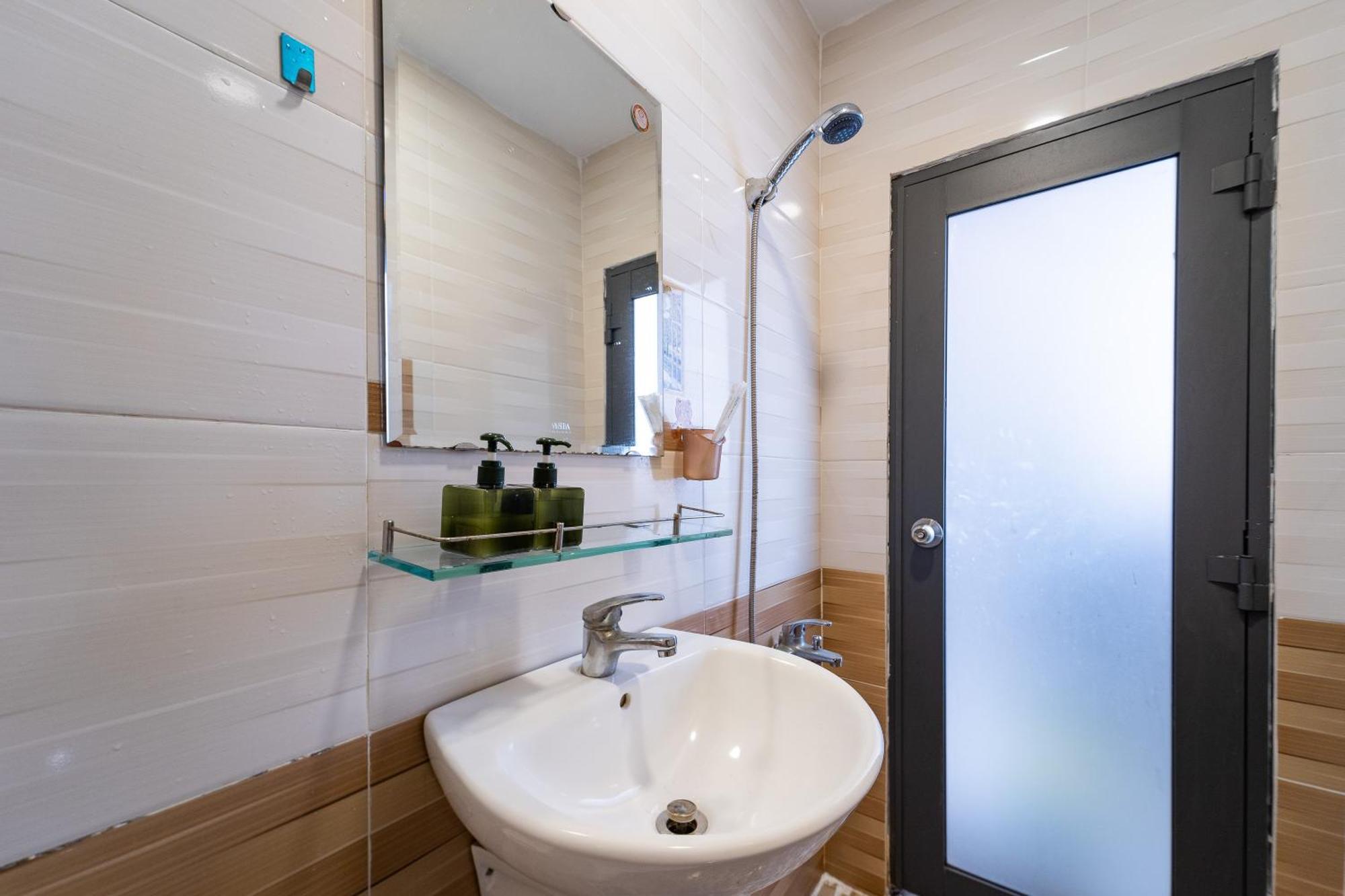 1br Near Bui Vien Balcony & Washer 25 * TP. Hồ Chí Minh